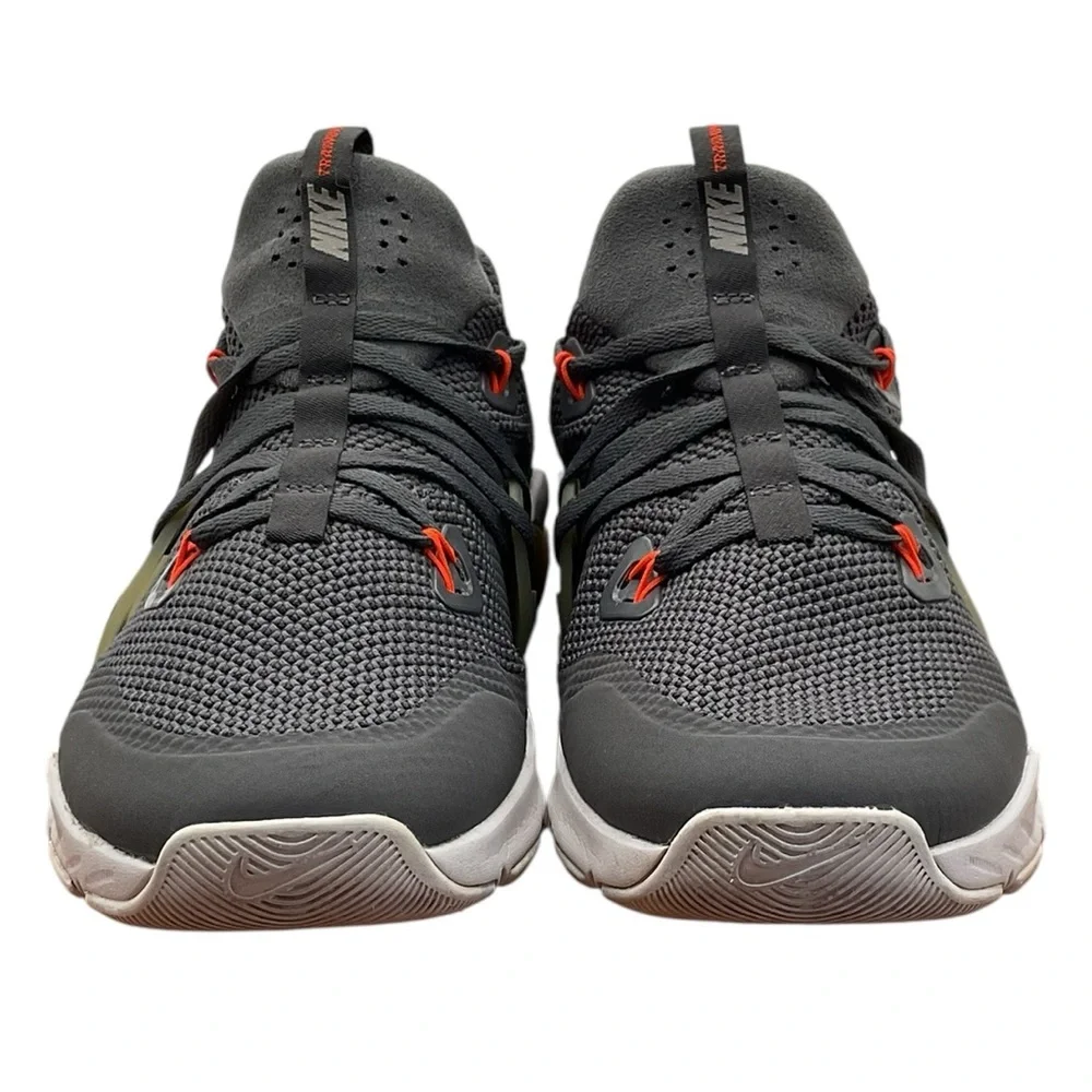 Nike Women’s Charcoal Gray Knit Athletic Shoes with Red Accents‎ size 7